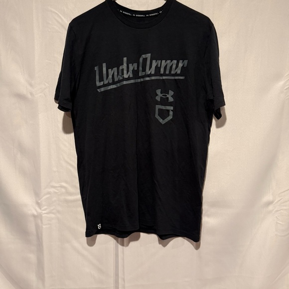 NWOT Under Armour Men's Black Short Sleeve Graphic Logo Tee Gray Print Size L - Picture 3 of 9